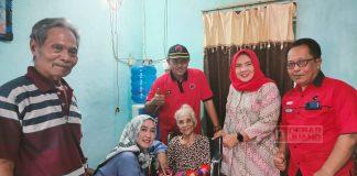Sri Ruwiyati Serahkan Kursi Roda Kepada Warga Kelurahan Semarang