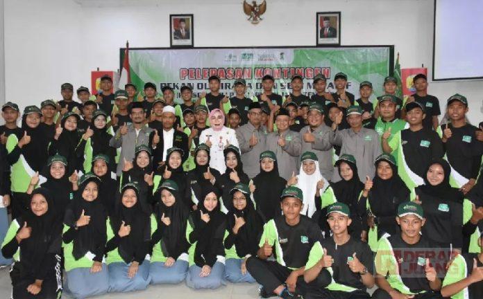 Sri Sumarni Hadiri Pelepasan Kontingen Grobogan pada Pekan Olahraga dan Seni