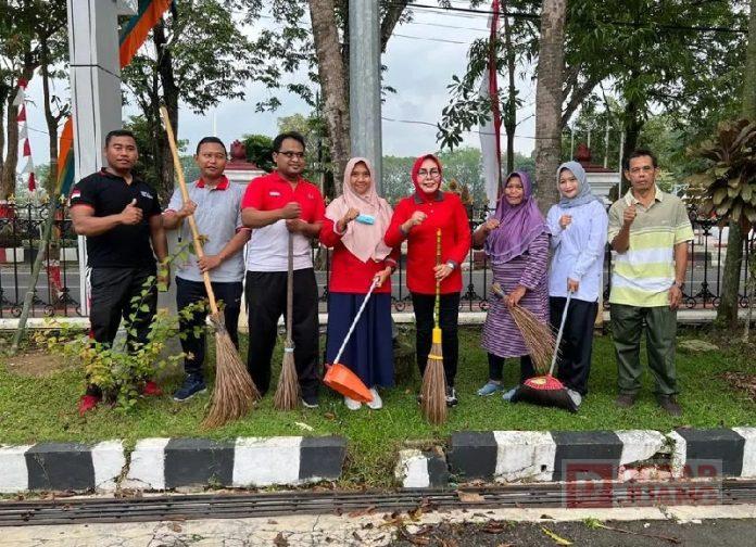 Sri Sumarni Prakarsai Resik-Resik Kutha Sambut Hari Jadi ke-297 Grobogan