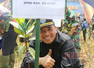 Tanam Pohon Mangrove, Taufik: Peranan Hutan Mangrove Penting Bagi Kehidupan
