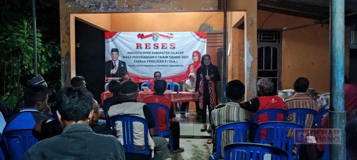 Temui Warga Ciporos, Nike Yunita Gelar Reses