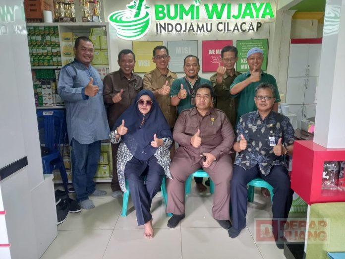 Tinjau UKM Jamu Herbal Kroya, Purwanto Berharap Bisa Bersaing Dagang Skala Internasional