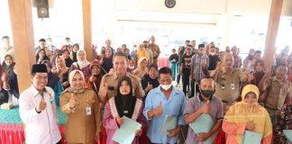 Tri Yuli Setyowati Salurkan Bantuan Modal Warga Ekonomi Lemah