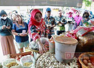 Sri Mulyani Gelar Sidak Harga Sembako di Dua Pasar