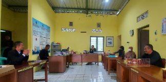 Rober Beri Solusi Atas Keluhan Perangkat Desa Kwadungan