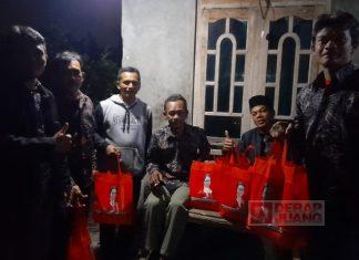 Sugiyarto Salurkan Bantuan Paket Sembako di Desa Pengkok