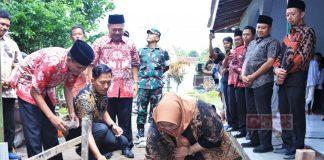 Mbak Yuni Letakkan Batu Pertama Pembangunan Masjid Sekolah