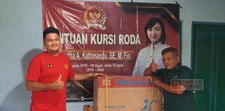 Roy Adinata Serahkan Bantuan Kursi Roda dari Mbak Casytha