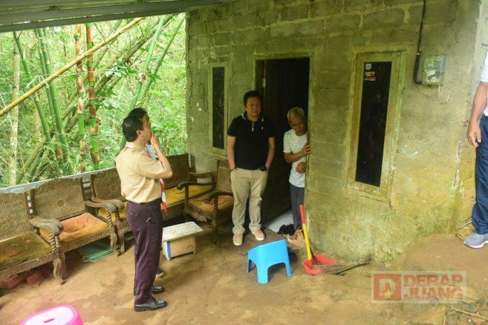 Wujud Kepedulian Bung Dance Kepada Siswi Berprestasi Kurang Mampu