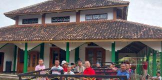 Zaenudin Salurkan Bantuan Kanopi untuk Masjid Nurul Huda