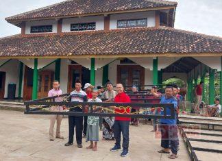 Zaenudin Salurkan Bantuan Kanopi untuk Masjid Nurul Huda