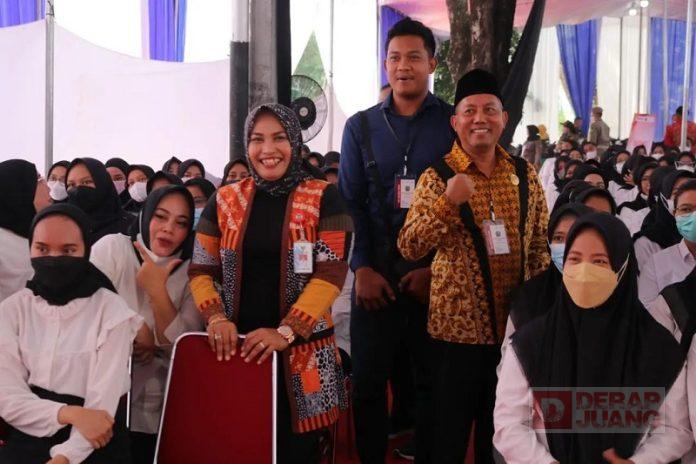 Beri Semangat 894 Peserta, Mbak Etik Tinjau Tes CAT PPPK Blora