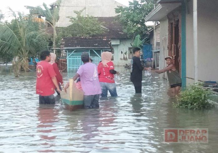 Bersama PAC Pati Kota, Danu Ikhsan Salurkan Bantuan Warga Terdampak Banjir