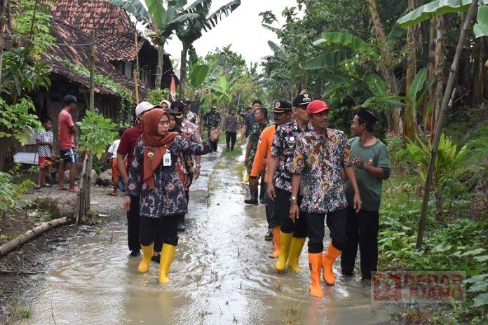 Bupati Demak Tinjau Tanggul Limpas Desa Trimulyo