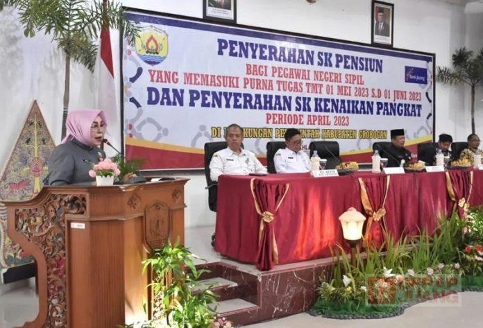 Bupati Grobogan Serahkan SK Kenaikan Pangkat pada 505 PNS