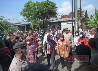 Bupati Tiwi Dampingi Mensos Jenguk Bocah Korban Asusila