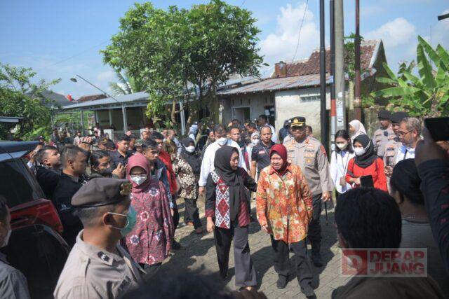 Bupati Tiwi Dampingi Mensos Jenguk Bocah Korban Asusila