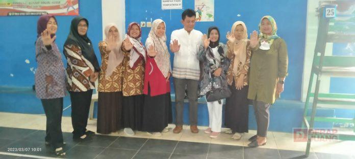 Cegah Stunting, Edwi Bagikan MPASI di Sidamulya