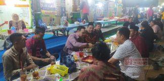 Dede dan Ridwan Datang, Jajanan Kaki Lima Alun-alun Batang Laris Manis