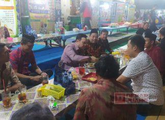 Dede dan Ridwan Datang, Jajanan Kaki Lima Alun-alun Batang Laris Manis