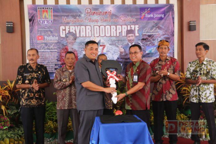 Dengan Semangat, Taufik Nurhidayat Ajak Warga Sampang Taat Pajak
