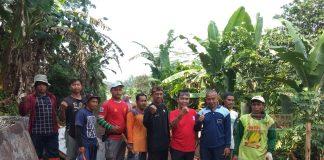 Gotong-Royong, Zaenudin Salurkan Bantuan Tebing Jalan