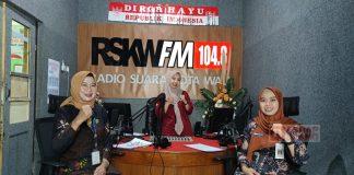 Mbak Eisti Himbau Warga Demak Melek Informasi Terkait Rokok Ilegal