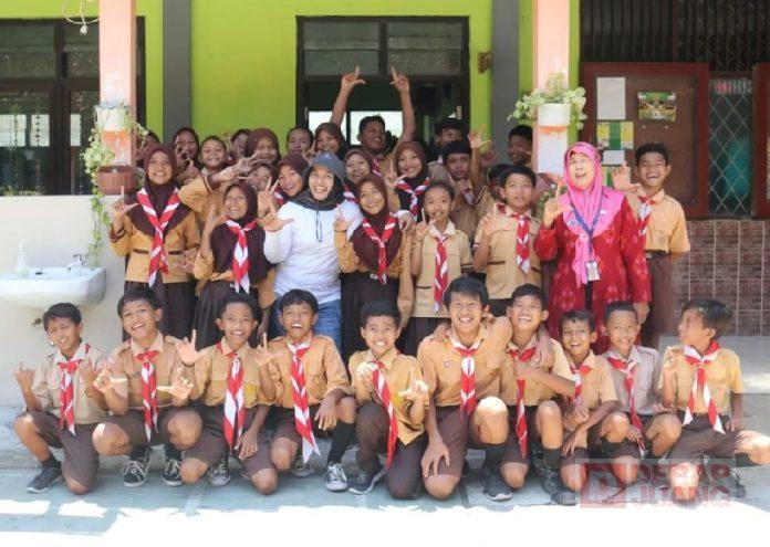 Mbak Etik Semua Harus Saling Memotivasi Demi Torehan Prestasi SDN Kentong