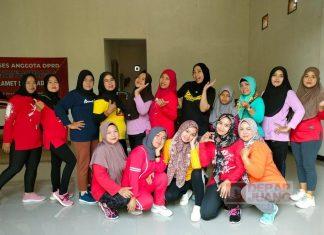 Minggu Pagi, Nur Ajidah Senam SICITA Bersama Emak-emak
