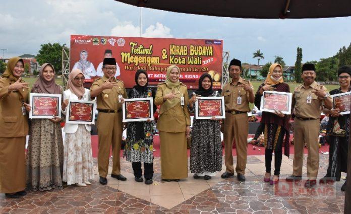 Ngabuburit Bersama Komunitas Seniman Colet Batik Asmaul Husna Demak