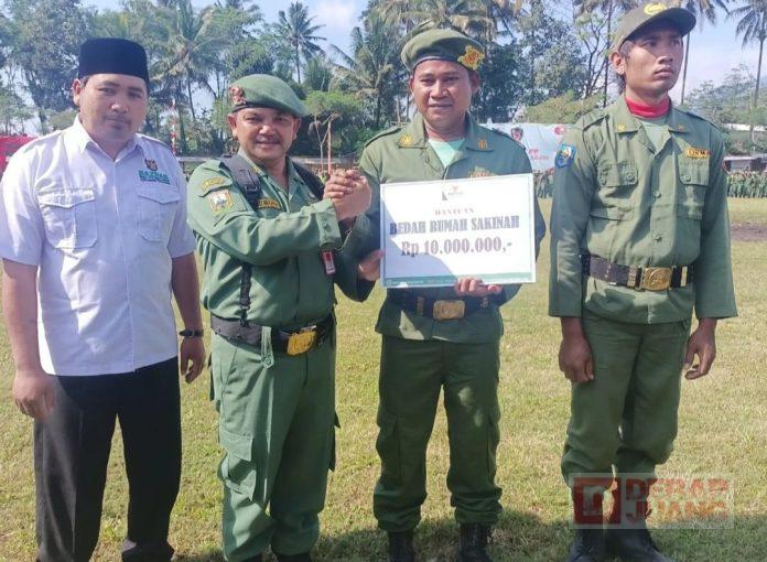 Ngesti Nugraha Serahkan Bantuan RTLH Kepada Linmas Berintegritas Tinggi