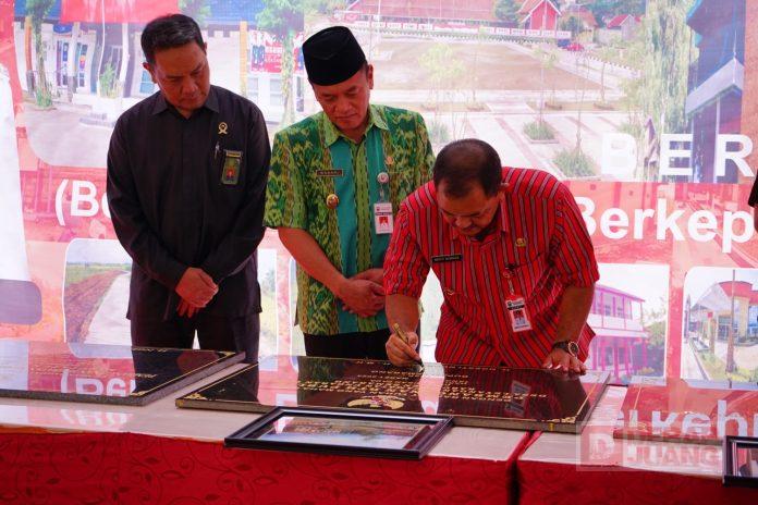 Ngesti Nugraha Tandatangani Tujuh Prasasti Pembangunan