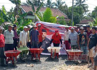 Salurkan Batu Cabluk di Sidamukti, Bu Nyai: Ini Bentuk Kepedulian Pak Taufik
