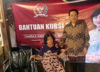 Suyanto Salurkan Bantuan Kursi Roda dari Mbak Casytha