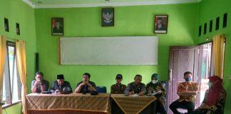 Tinjau Kelompok Tani Milenial Kedungreja, Purwanto: Berikan Ide Kreatif Kalian