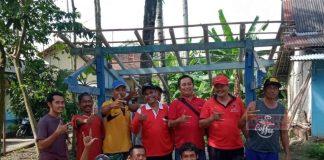 Turut Kerja Bakti Bareng Warga Kamulyan, Pujiyono Beri Bantuan Batu Crop