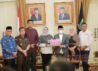 Sri Mulyani Serahkan Bantuan untuk Korban Gempa Cianjur