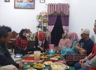 Wati selaku KomandanTe Bintang ll Dapil 4 Kabupaten Batang terus bergerak dalam memperkuat mesin Partai dengan silaturahmi ke rumah ranting PDI Perjuangan di Desa Soka