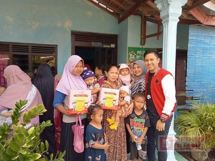 Arif Lukman Muslim kunjungi sekaligus membagikan MP ASI kepada Balita dan Ibu Hamil di Posyandu Puji Lestari, di Lingkungan 1 Kelurahan Beji, Kecamatan Taman. Arif Lukman Muslim kunjungi sekaligus membagikan MP ASI kepada Balita dan Ibu Hamil di Posyandu Puji Lestari, di Lingkungan 1 Kelurahan Beji, Kecamatan Taman.