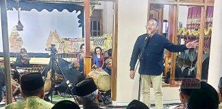 Rober Ajak Warga Pertahankan Adat Bersih Dusun