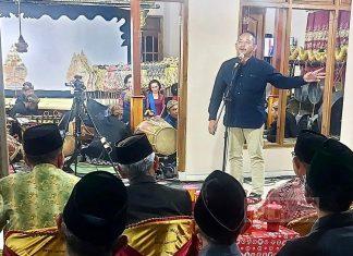 Rober Ajak Warga Pertahankan Adat Bersih Dusun
