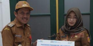 Wujud Kepedulian, Afif Nurhidayat Serahkan JKK dan JKM