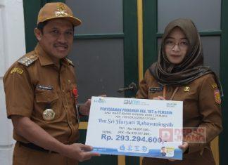 Wujud Kepedulian, Afif Nurhidayat Serahkan JKK dan JKM