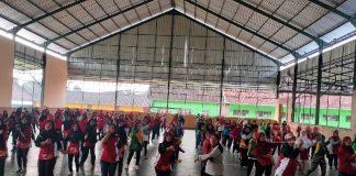 Arry Shinta Wati dan Ratusan Warga Kwaren Gelar Senam Sehat