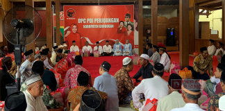 Adakan Doa Bersama, Sri Sumarni Bagikan Paket Berbuka Bagi Masyarakat