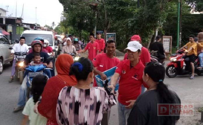 Adi Purwanto Bagikan Takjil dan Buka Puasa Bareng Repdem Kota Pekalongan
