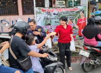 Penghujung Ramadhan, Andrias Kartikosari Bagikan Takjil Buatan Sendiri