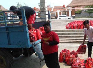 Apresiasi Kader Banteng, DPC PDI Perjuangan Grobogan Berikan Parcel Lebaran