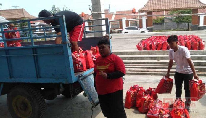 Apresiasi Kader Banteng, DPC PDI Perjuangan Grobogan Berikan Parcel Lebaran
