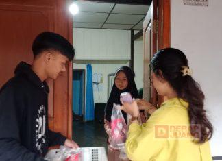 Bagas Bachtiar Bagikan Takjil Kepada Masyarakat di Tingkir Tengah